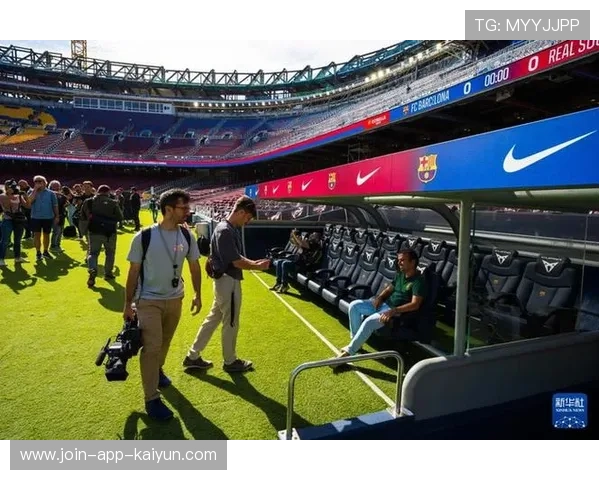 巴萨诺坎普复出夜，球迷现场情绪失控