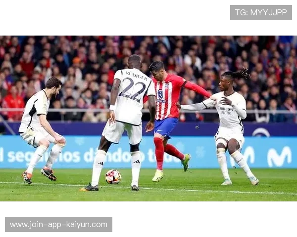 皇马中路远射命中，维尼修斯插上补射再添一分