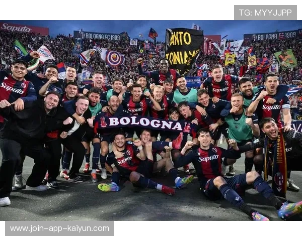 米兰外脚背传中后点争顶成功：技术与智慧的完美结合